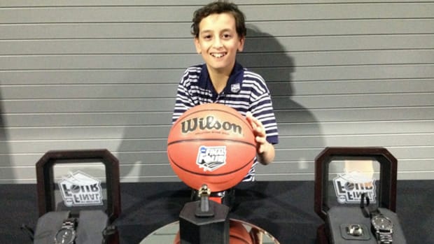 2014 Final Four Day 2 Wrap-Up: Legends, Rings, and Some Time at Center Court!